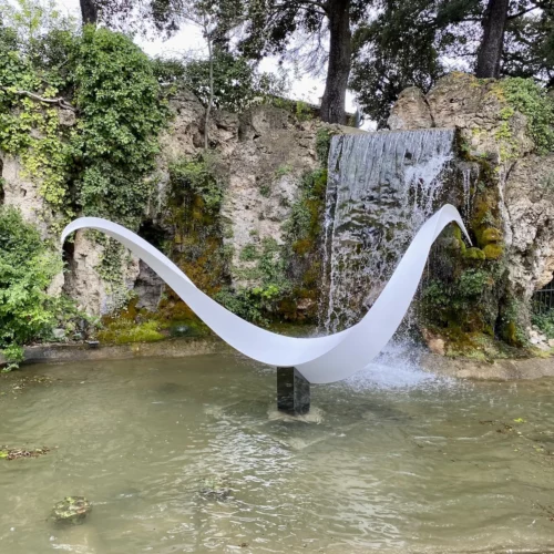 grand oiseau blanc ,sculpture monumentale contemporaine en metal pour le jardin de francis guerrier a retrouvez dans la galerie en ligne art mourier
