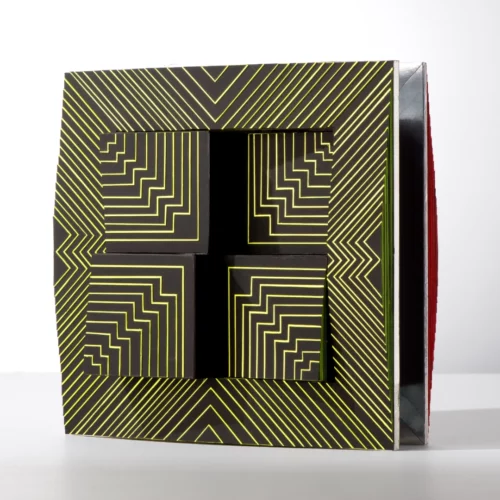 sculpture contemporaine en carton et papier, decoupe à la main de l artiste francoise luciani a acheter chez artmourier.com