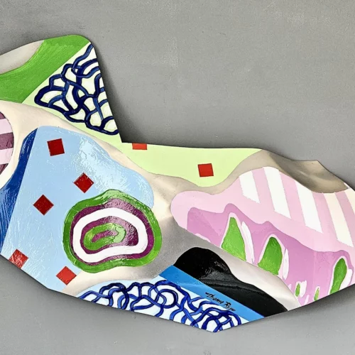 peinture colorée contemporaine ,peinte sur aluminium déformé par thoma ryse artiste francais