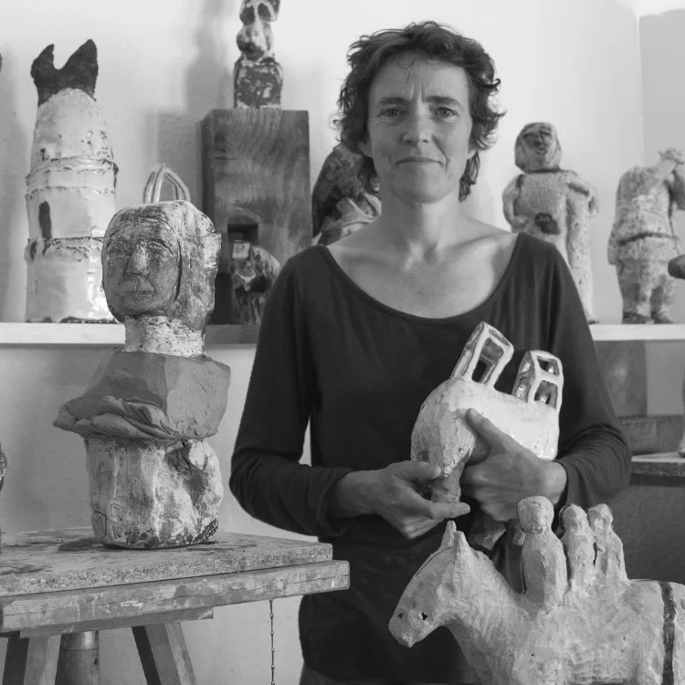 melanie duchaussoy est une ceramiste de la galerie art mourier